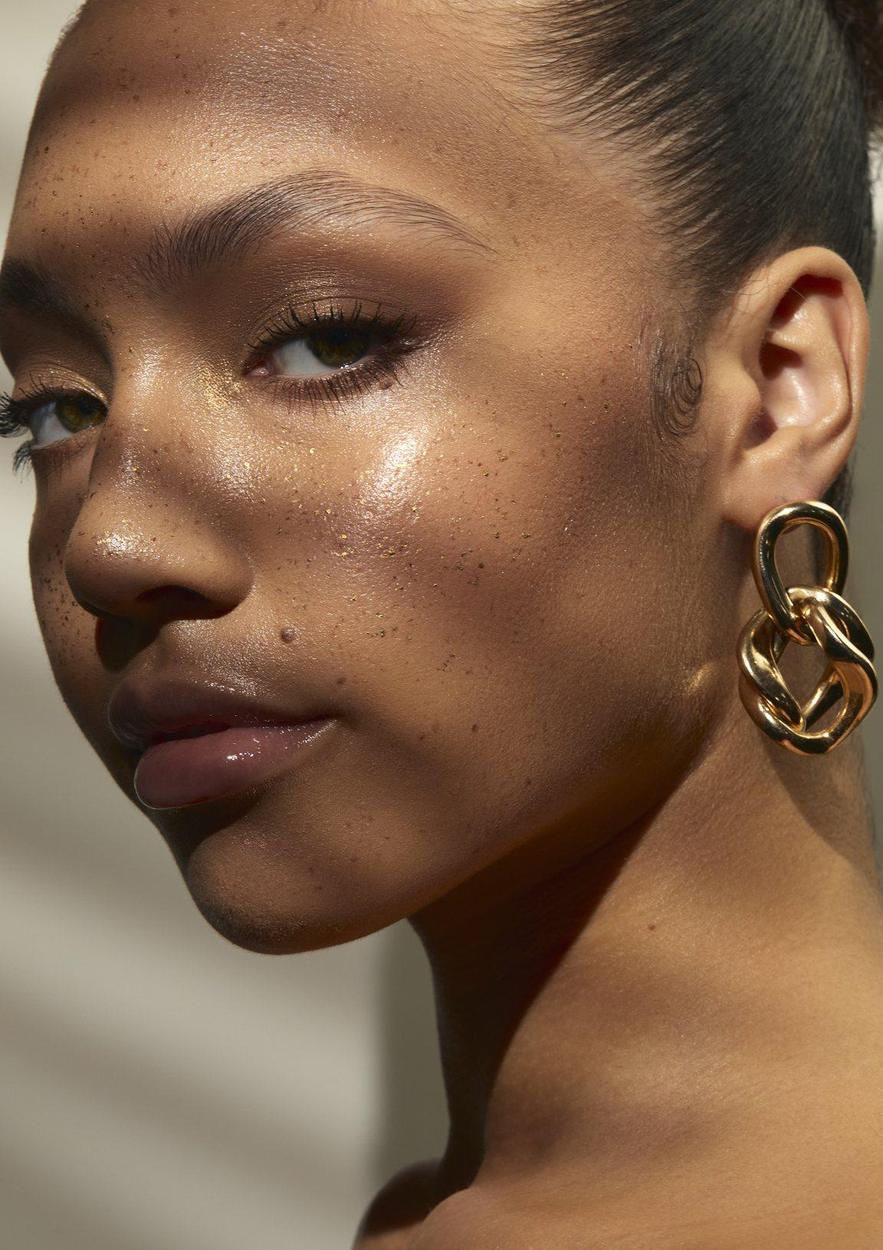 Schülerarbeit: Glow-Look mit Sommersprossen