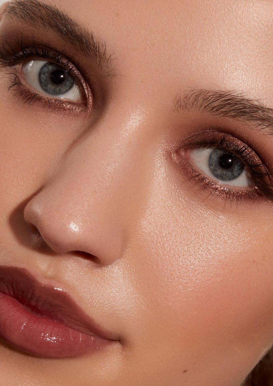 Schülerarbeit: Close-up mit rosé Lidschatten